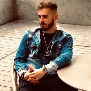 Meet your Posher, Justin